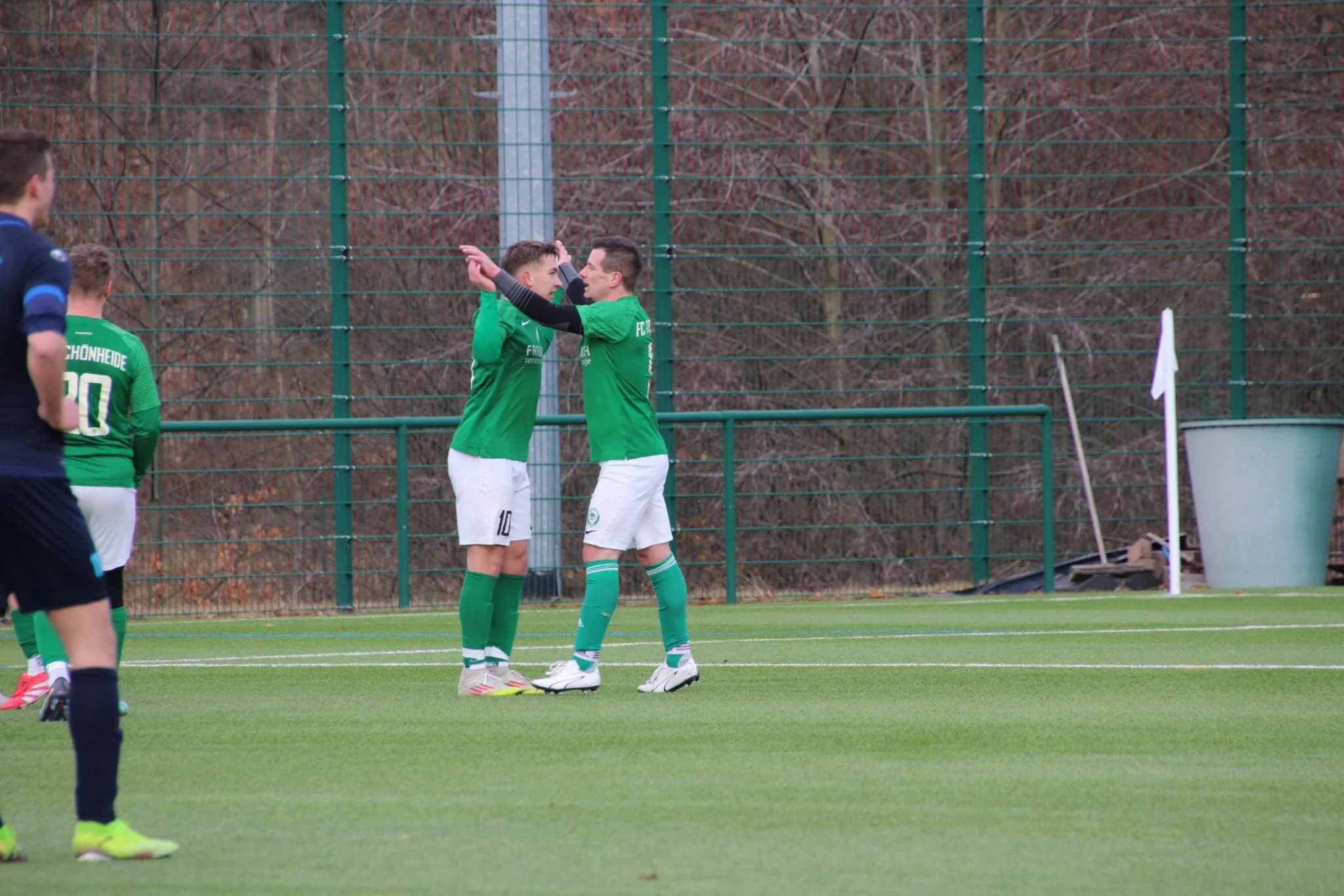 Spektakel in Bockau: Der FCS lässt Federn im Gipfeltreffen